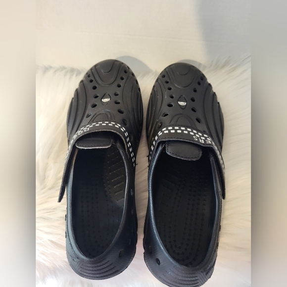 Doggers Stylish Black Studded Clogs, Size 8/9 - Picture 5 of 6